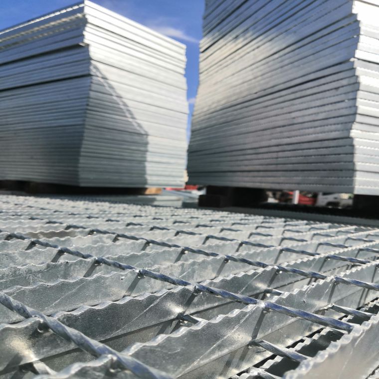 1633571148639053220.jpg 镀锌钢格栅.jpg