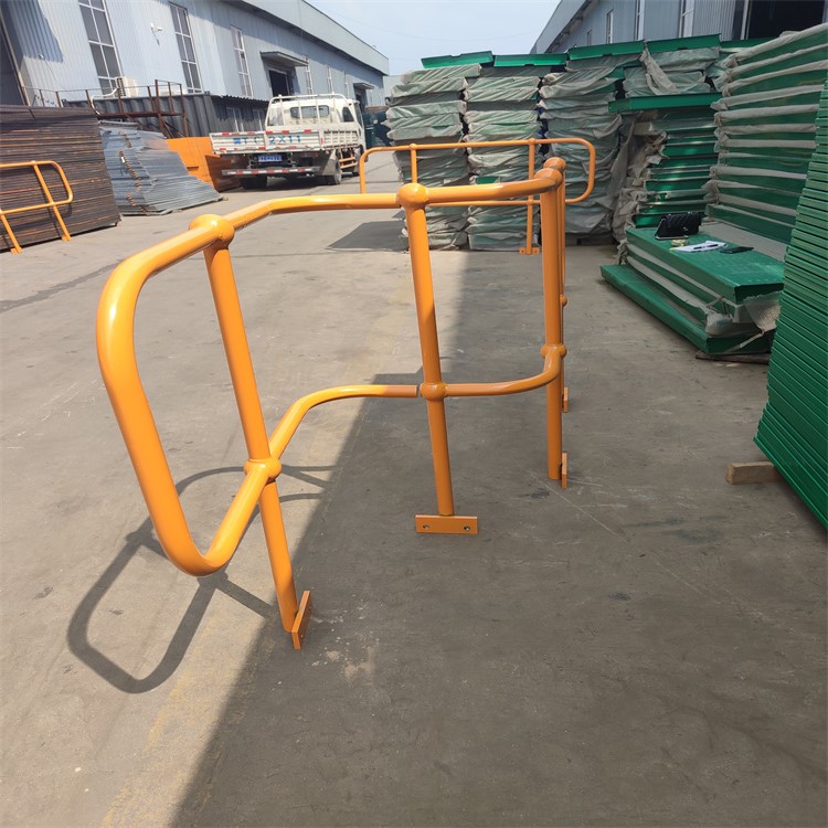 1637646844312009158.jpg 多横杆式球形围栏 (2).jpg