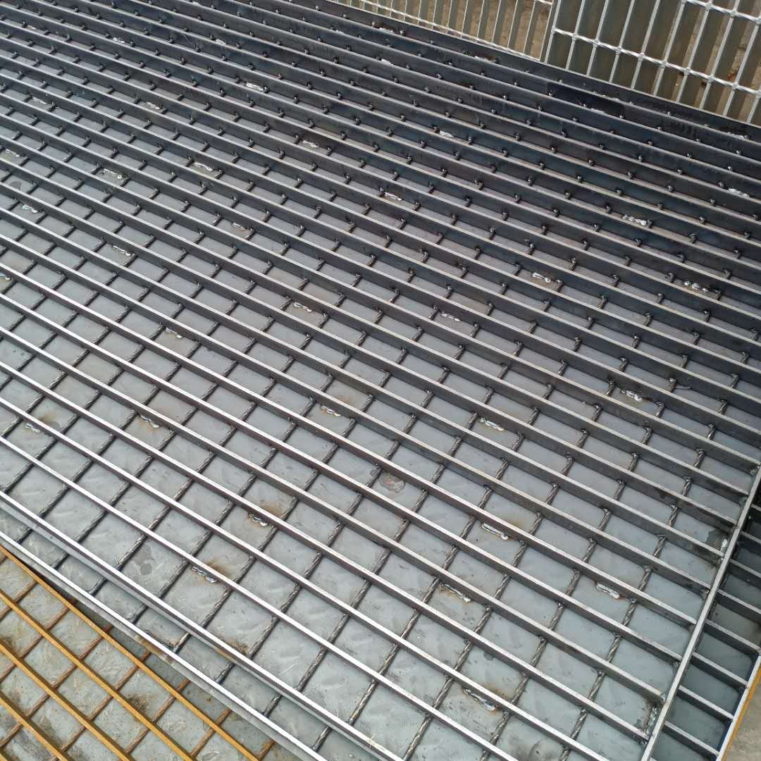 机焊钢格栅板.jpg