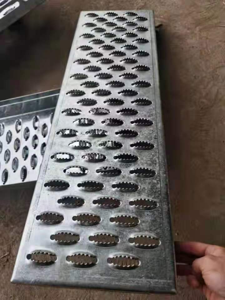 钢格板踏步