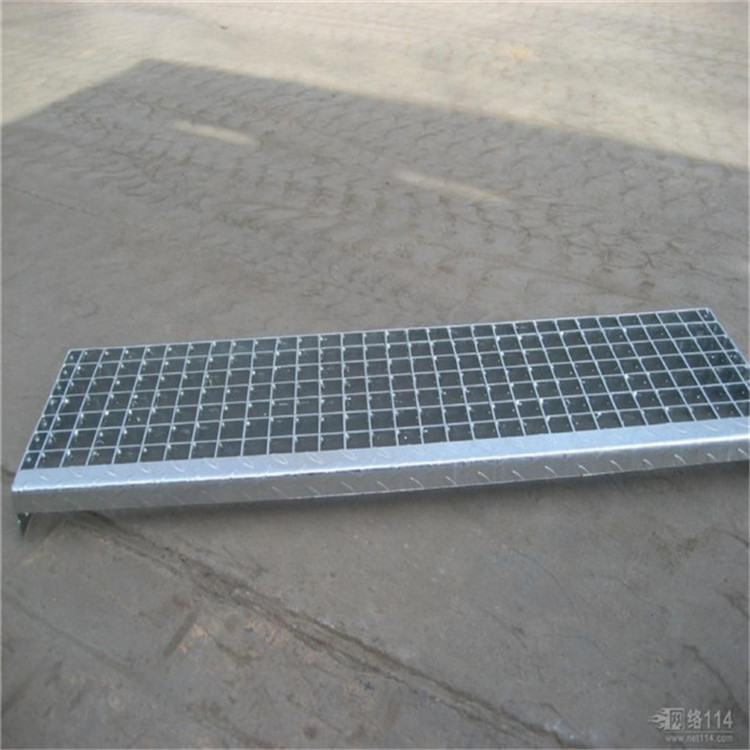 镀锌踏步板在公共建筑的应用案例