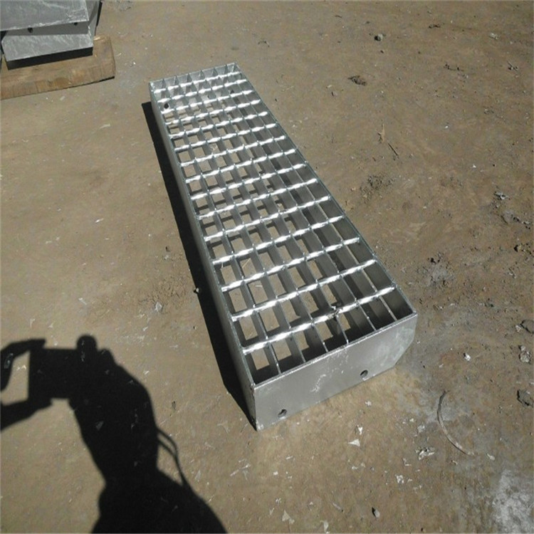 镀锌踏步板在商业建筑中的装饰应用